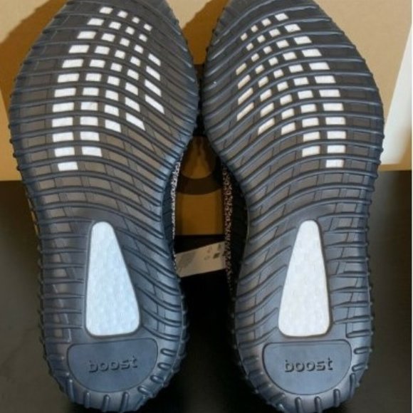 Yeezy Boost 350 v2 - Picture 2 of 4